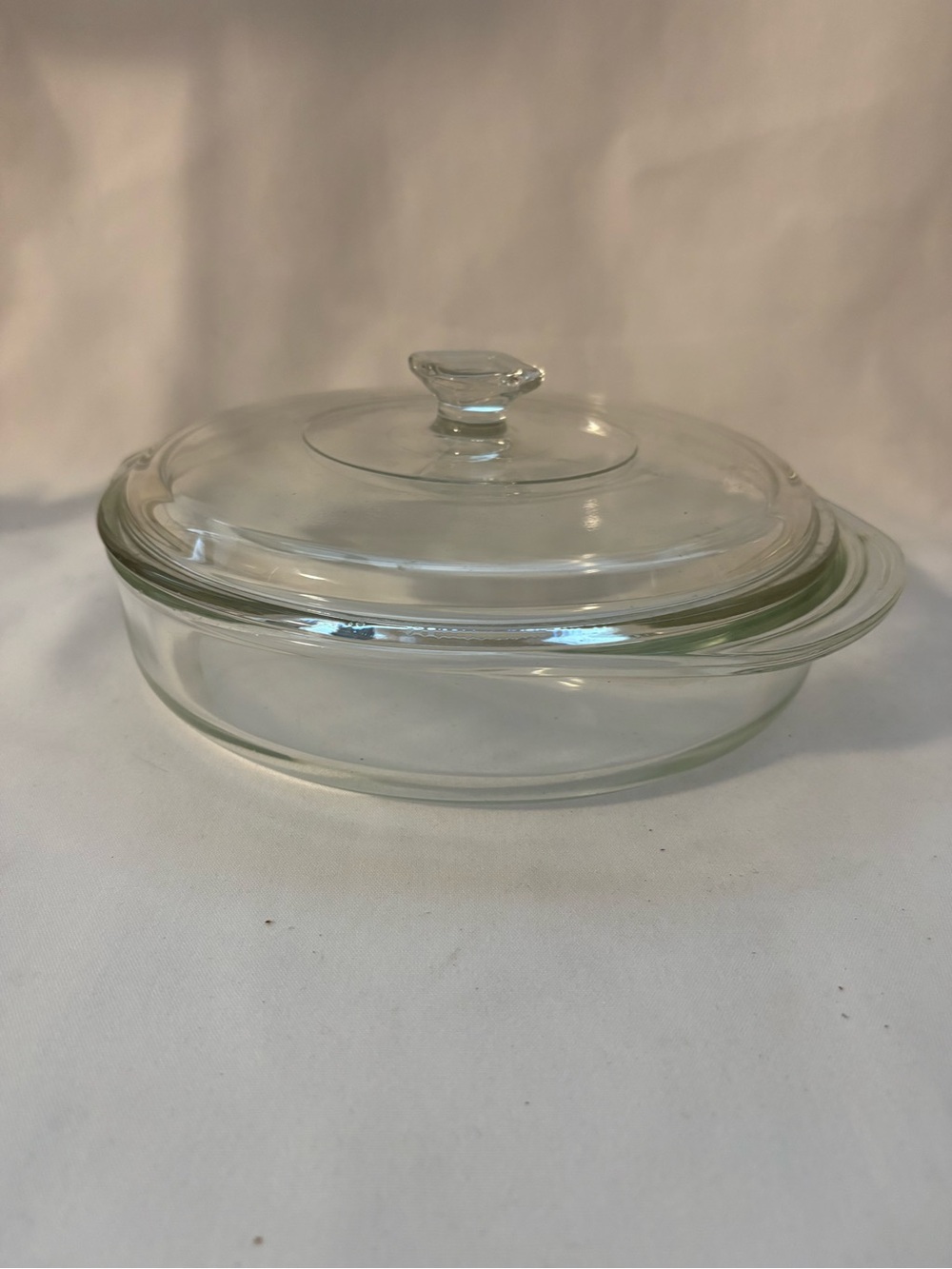 Pyrex #221-8 Clear lidded round casserole dish
